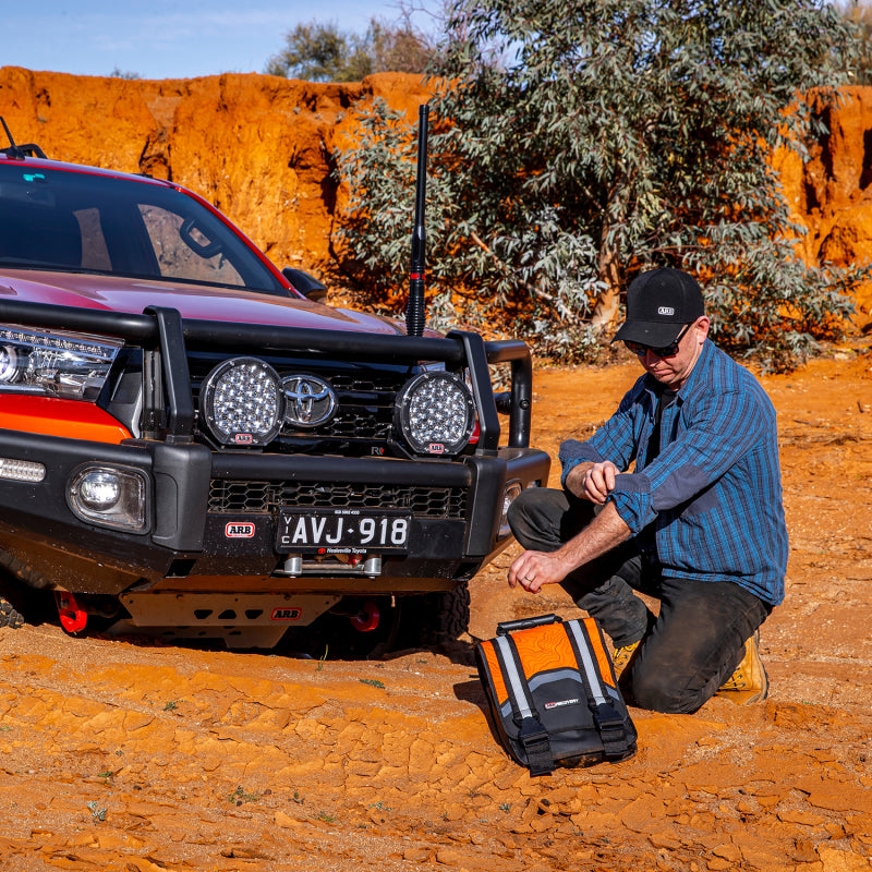 ARB Weekender Recovery Kit Incl 17600lb Recovery Strap/4.75T Shackles - eliteracefab.com