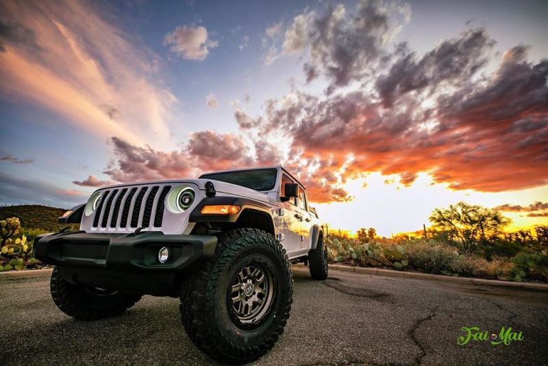 Oracle Oculus Bi-LED Projector Headlights for Jeep JL/Gladiator JT - Satin Silver - 5500K - eliteracefab.com