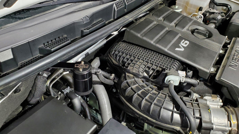 J&L 2022 Nissan Frontier 3.8L V6 Passenger Side Oil Separator 3.0 - Black Anodized - eliteracefab.com