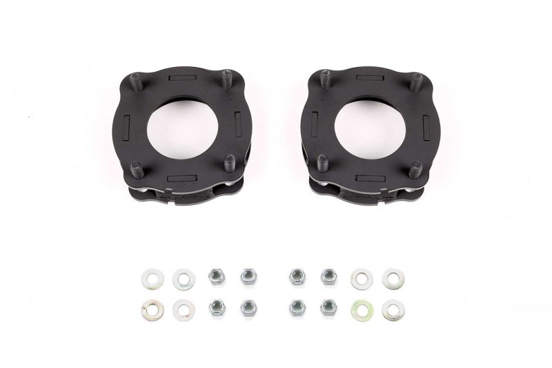 Fabtech 2022 Toyota Tundra 1.5in Leveling Kit - Front Spacers and Hardware Fabtech