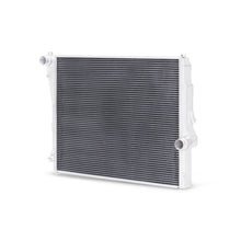 Load image into Gallery viewer, Mishimoto 99-06 BMW 323i/323i/328i/330i Performance Aluminum Radiator - eliteracefab.com