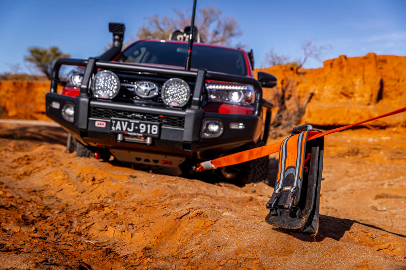 ARB Weekender Recovery Kit Incl 17600lb Recovery Strap/4.75T Shackles - eliteracefab.com